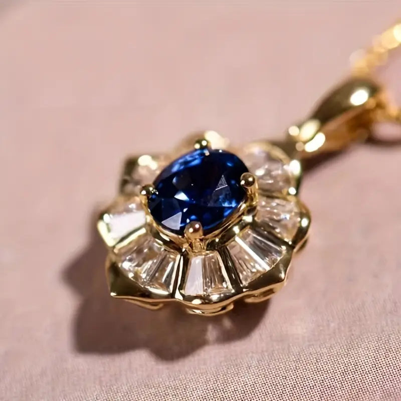 Kavella – Goldene Noctazure Elegante Halskette