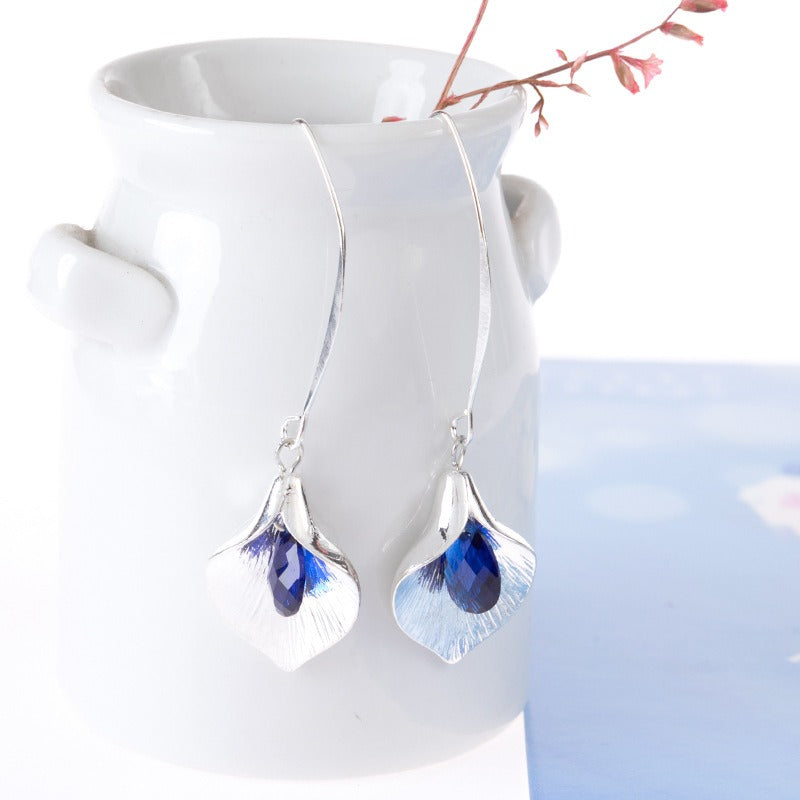Kreselle – Blaue Lotus-Ohrringe in Silber