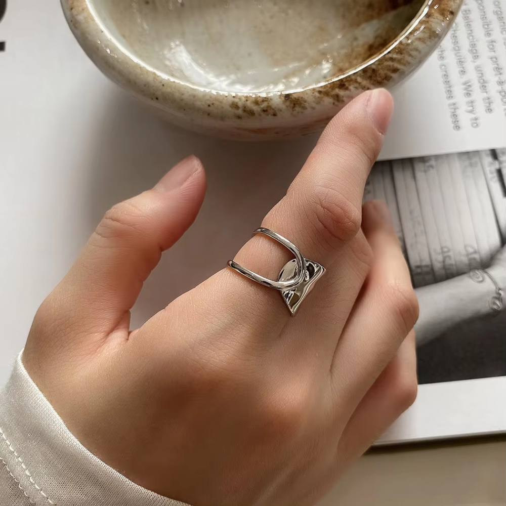 Damen Verstellbarer Chunky Ring mit Gehämmerter Struktur