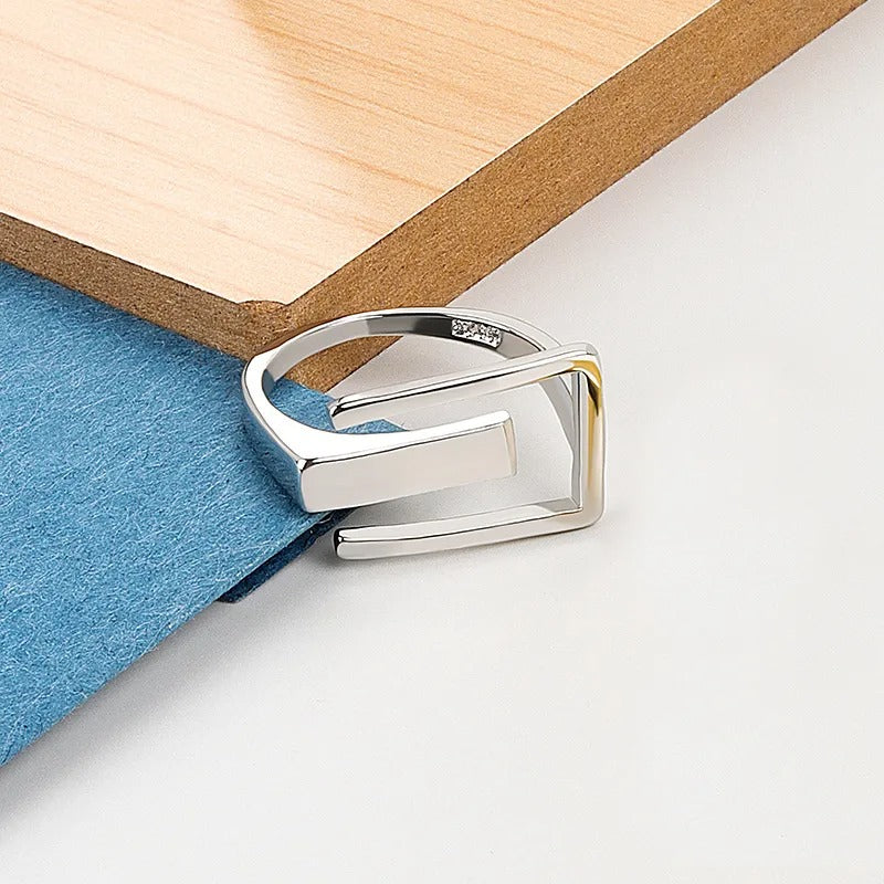 Malia – Silberner Ring mit Unregelmäßigem Design