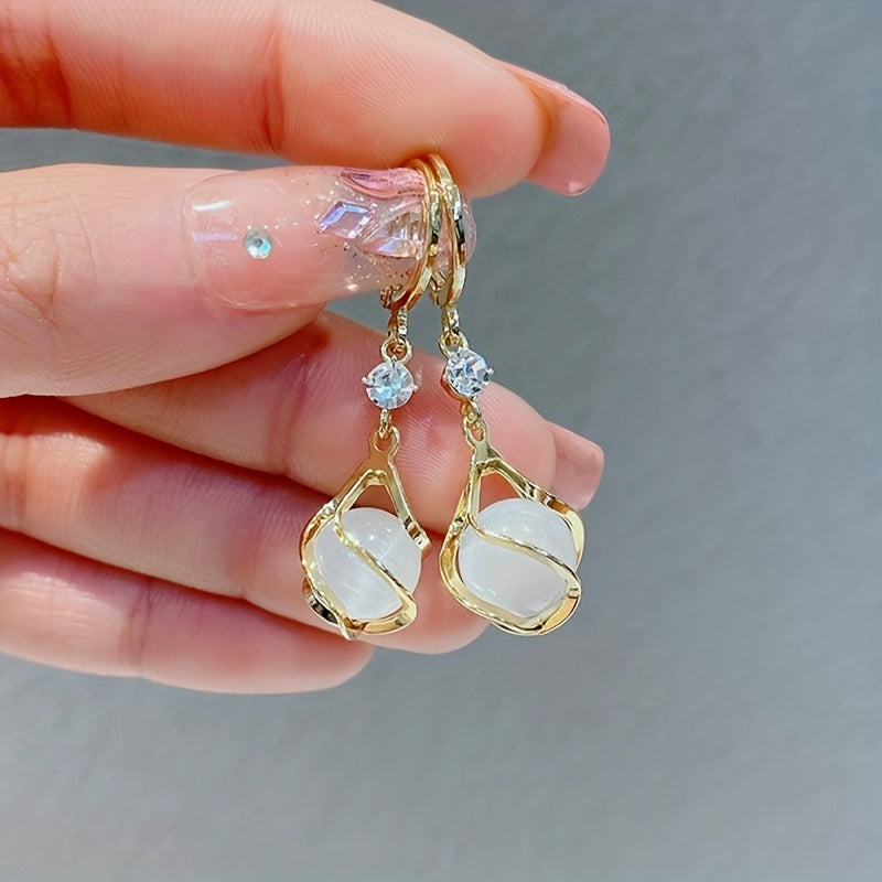 Rica – Hängende Ohrringe Gold mit Weißem Opal