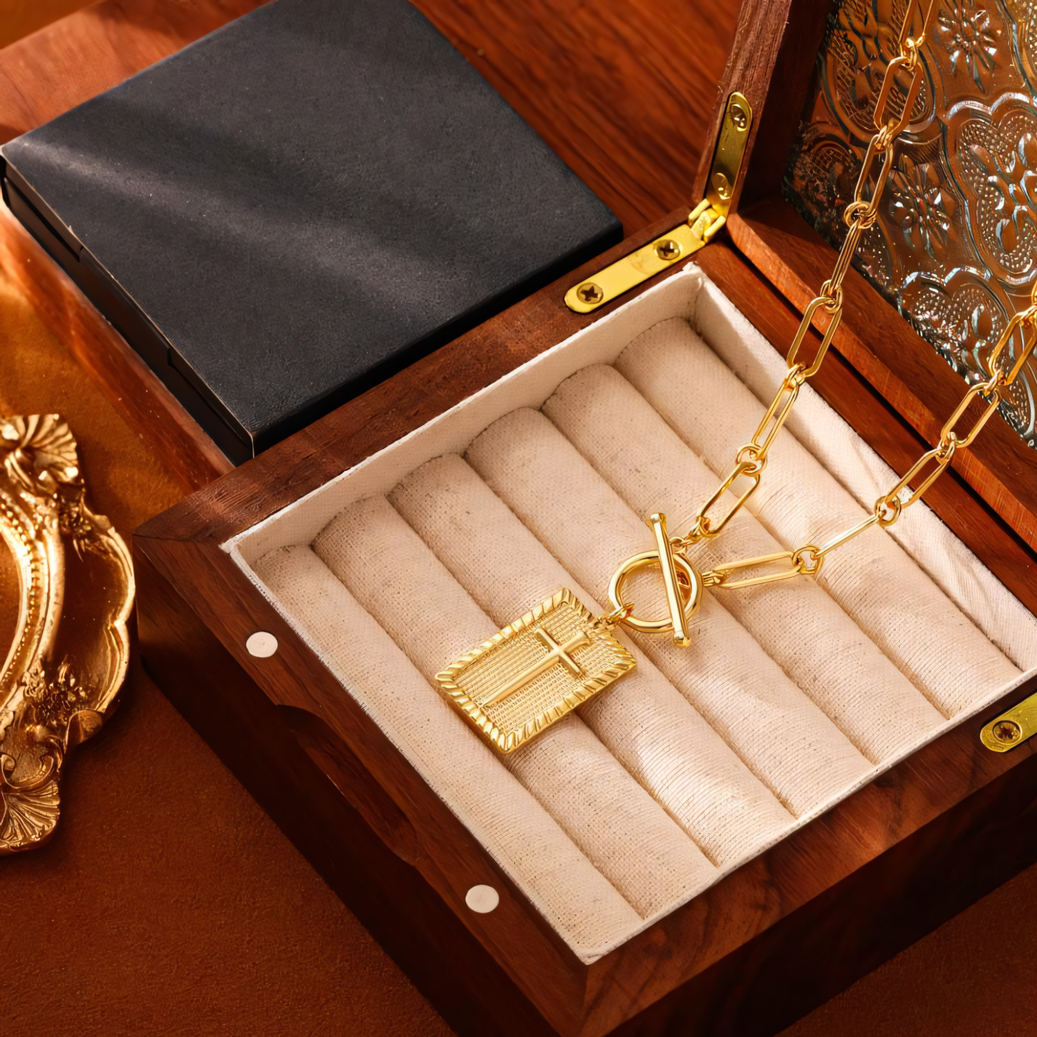 Marielle – Kette Kreuz Nagel Elegant