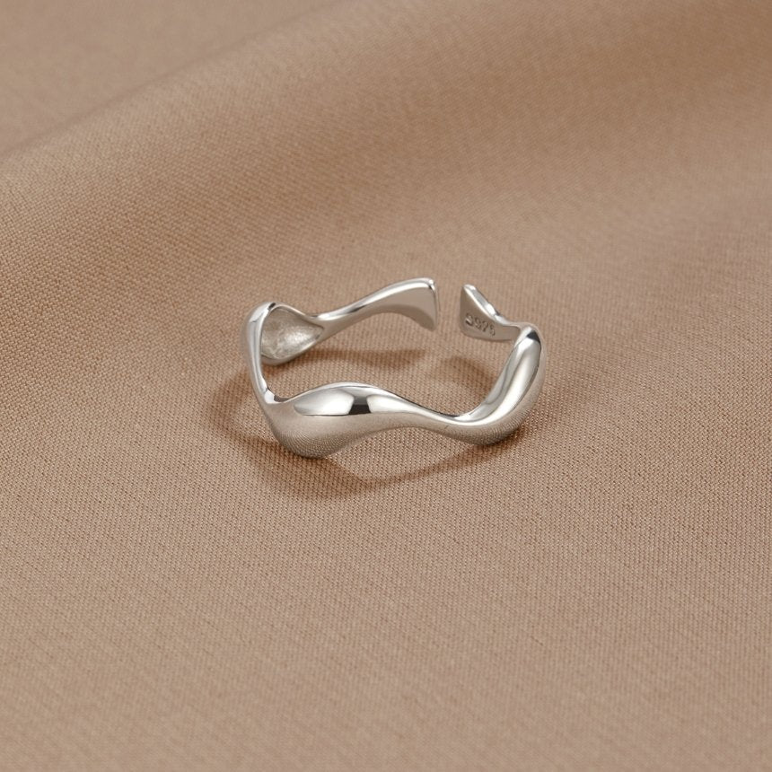 Ariane – Wellig Ring mit Natürlichen Linien