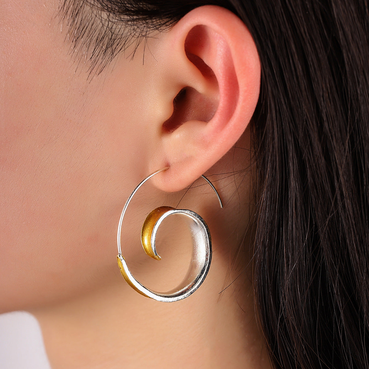 Die Welle des Stils – Vintage Spiral Ohrringe