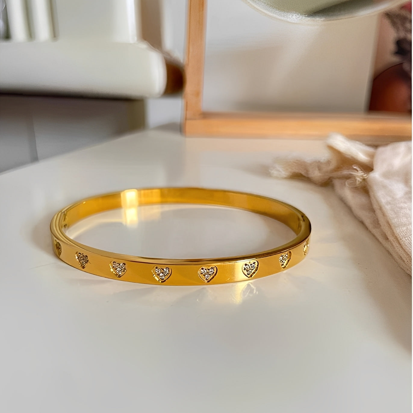 Aira – Damenarmband Herz aus Titanstahl