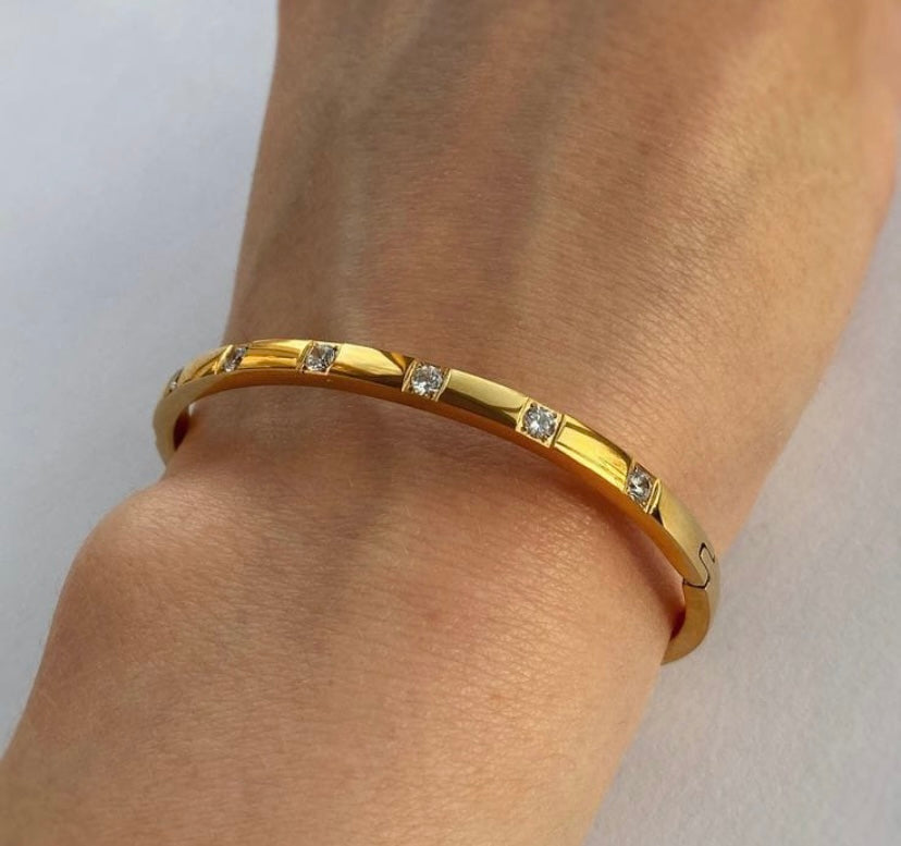 Clara – Armband minimalistisch Frau gold