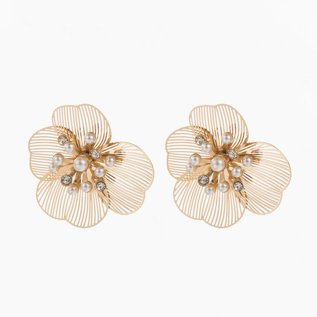 Jane – Ohrringe mit Gravierten Blumen und Perle