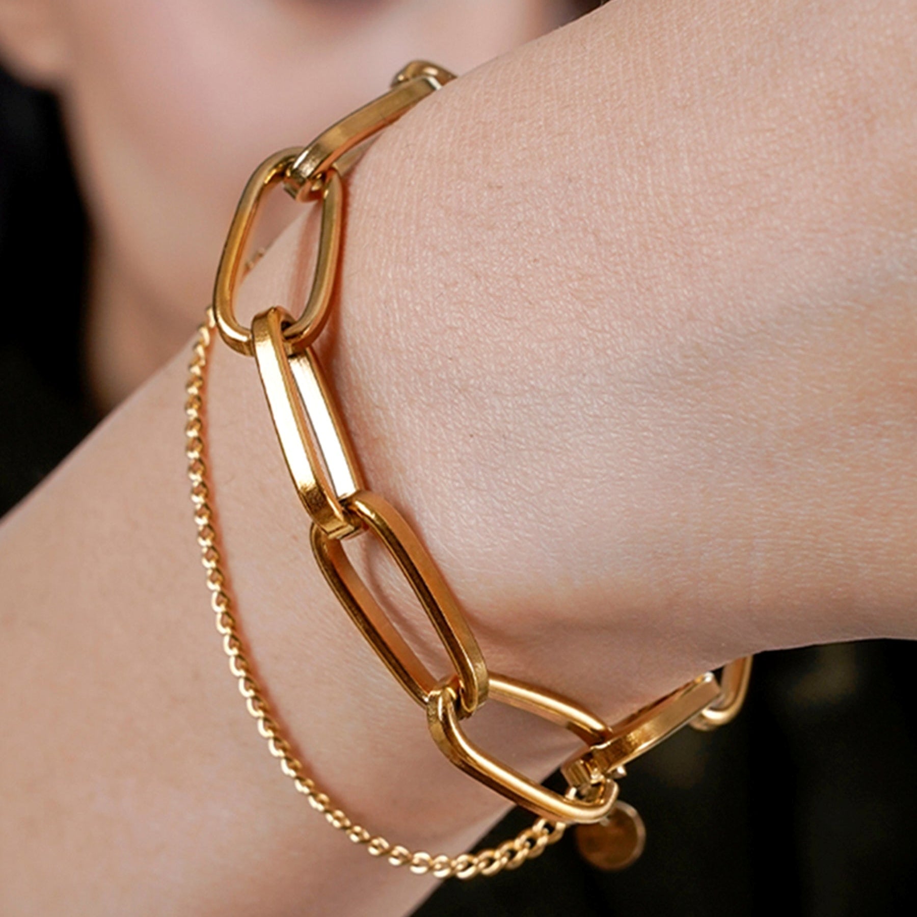Carla – Elegantes vergoldetes Gliederarmband