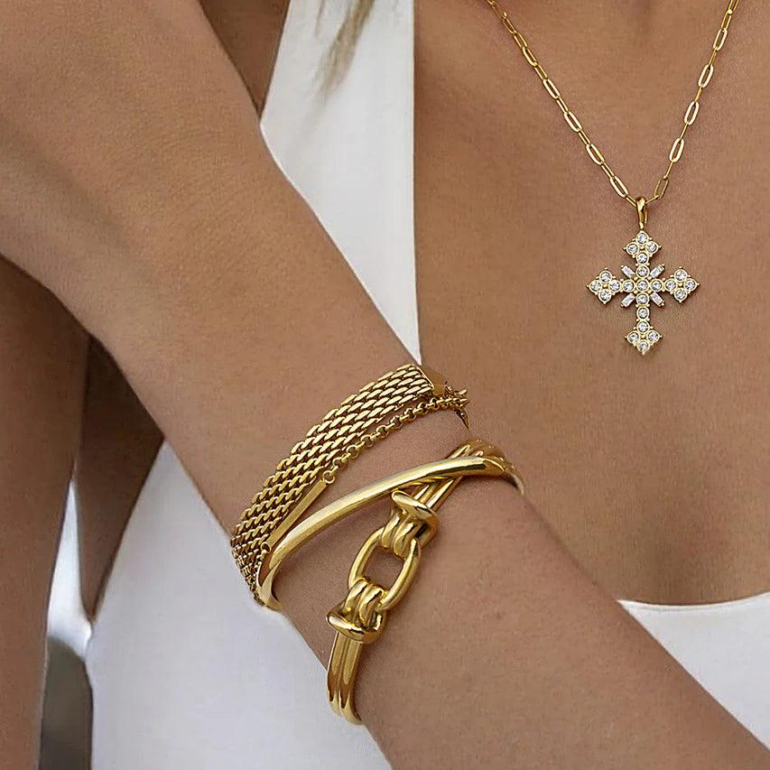 Lucy – Goldener Armreif mit Eleganter Schleife