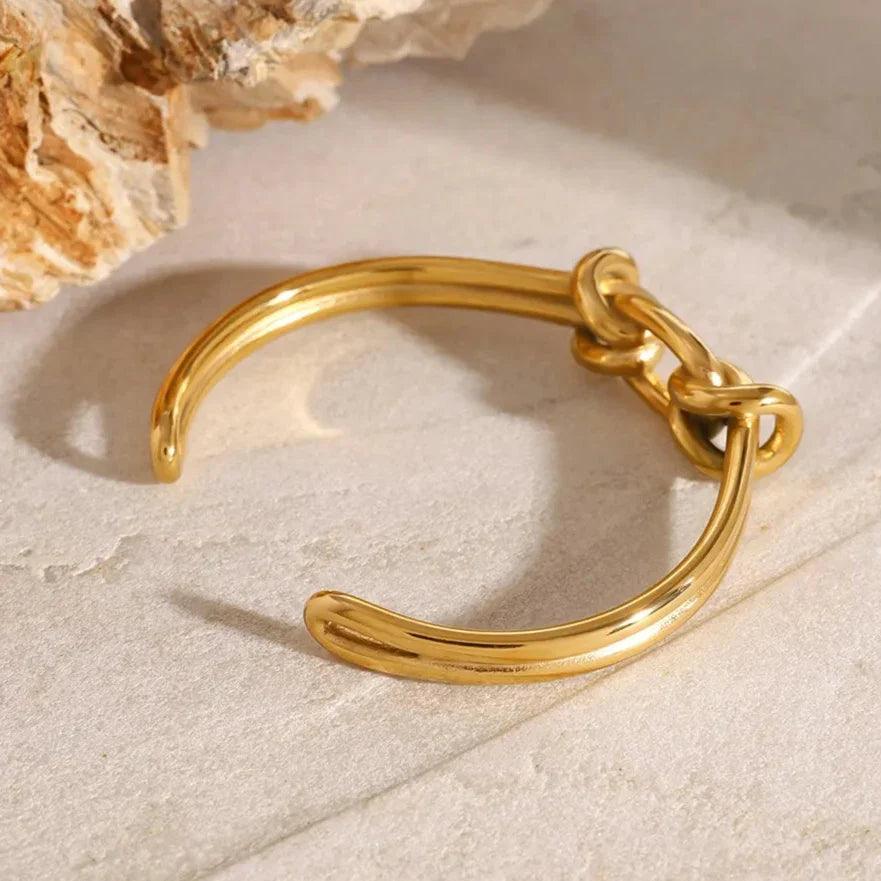 Lucy – Goldener Armreif mit Eleganter Schleife