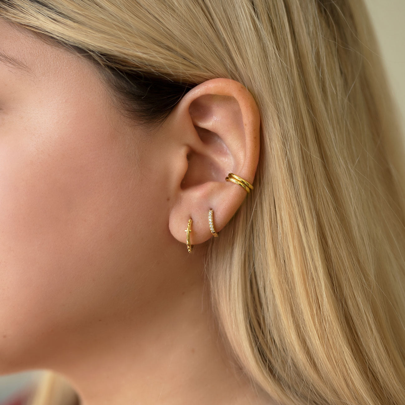 Dünner Pave Kristall Huggie Hoops
