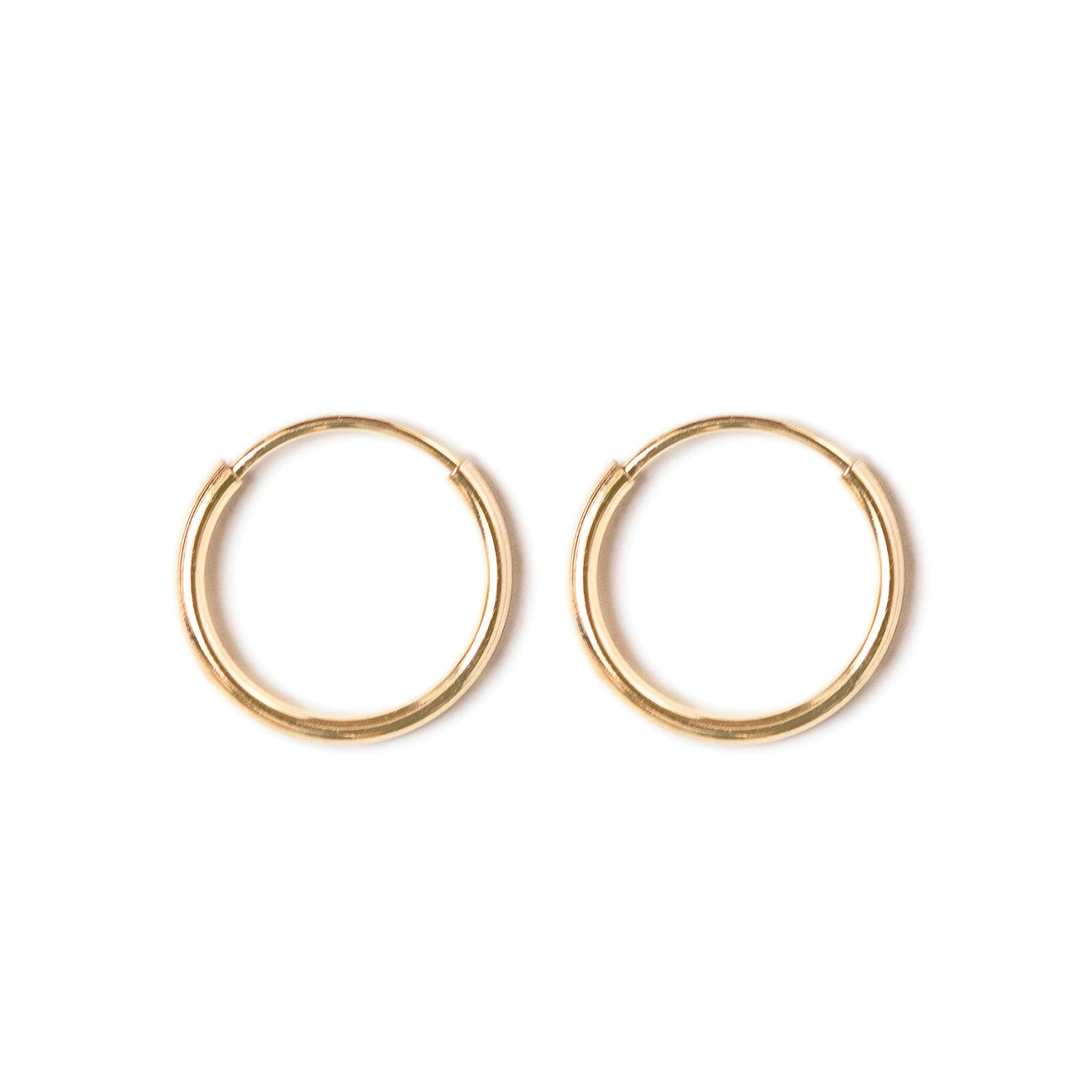 Klassische dünne Huggie Hoops