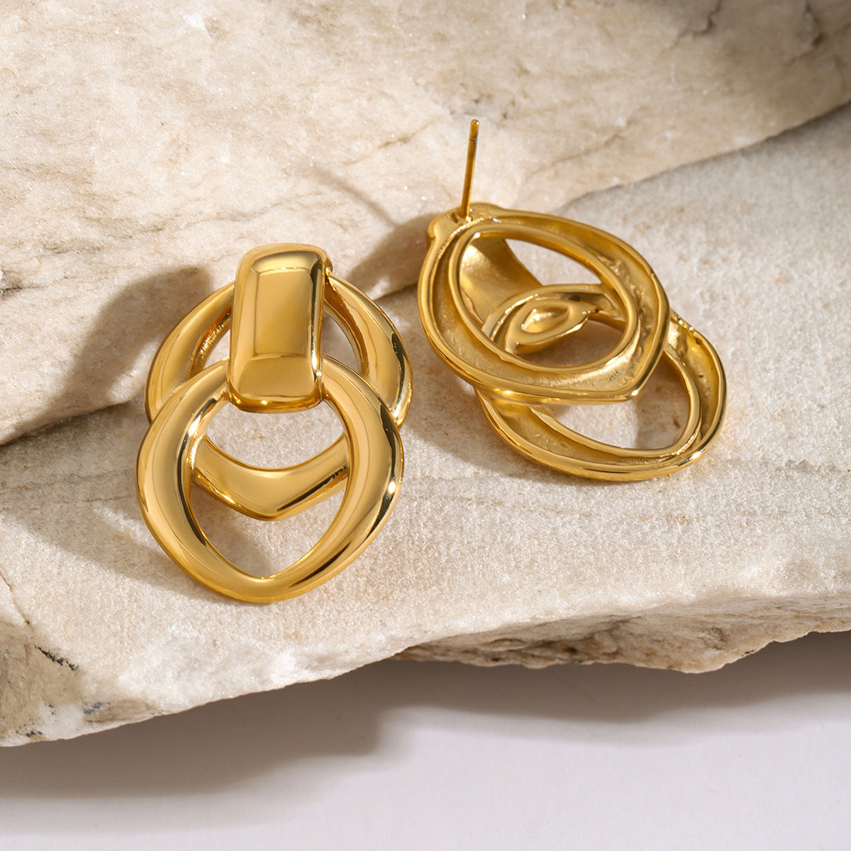 Vera – Geometrische Goldene Ohrringe