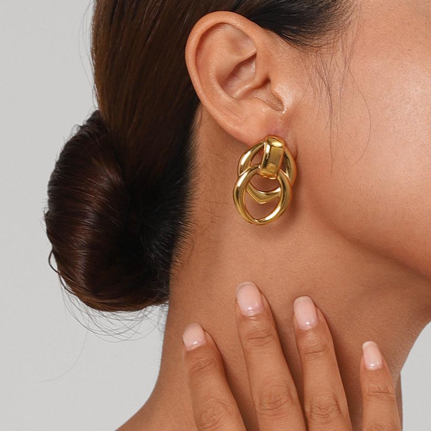 Vera – Geometrische Goldene Ohrringe