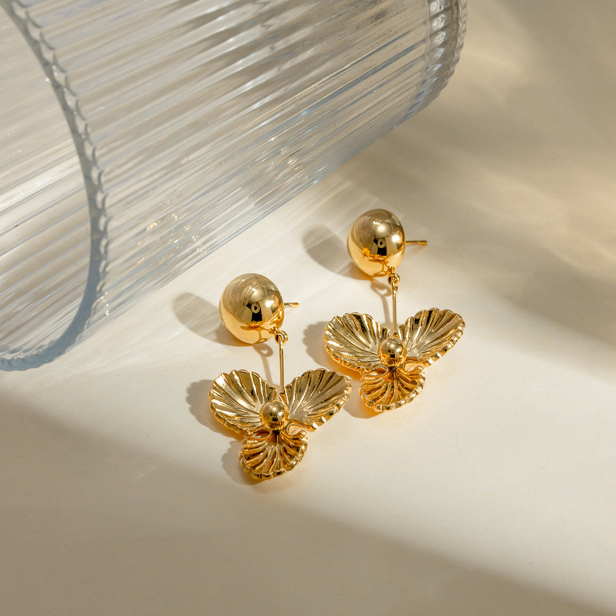 Brianna – Pansy Goldene Ohrringe