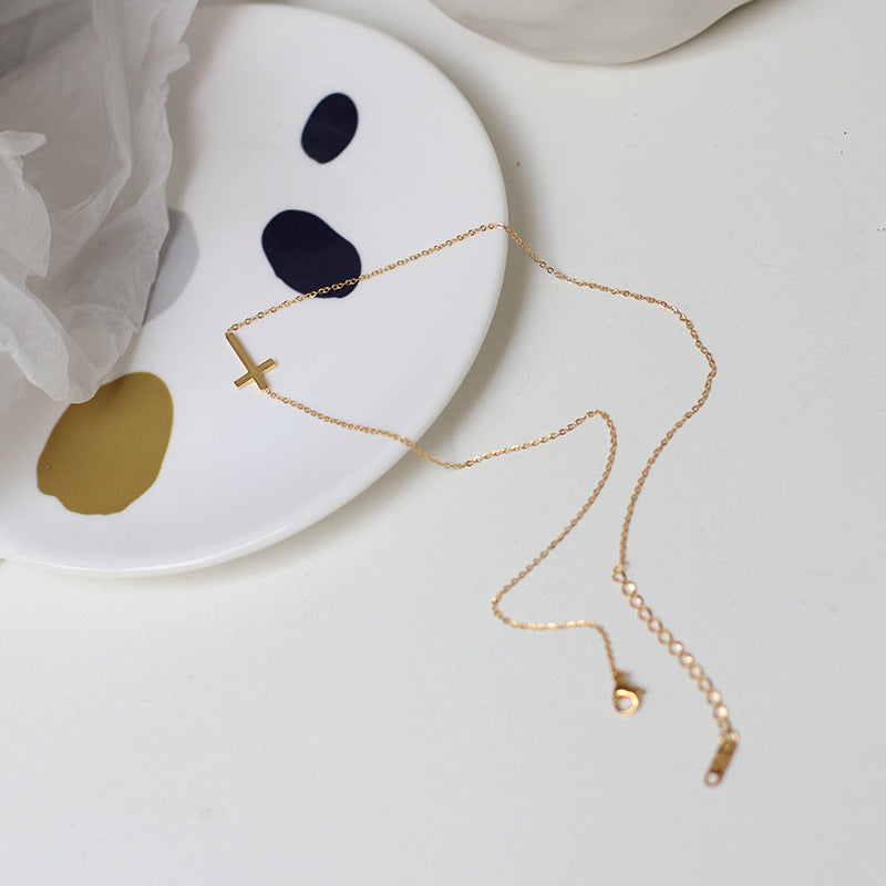 Nelly – Kette Minimalistisches Kreuz Gold