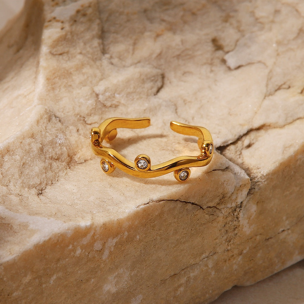 Willow – Ring Blatt Gold mit Zirkonia Verstellbar
