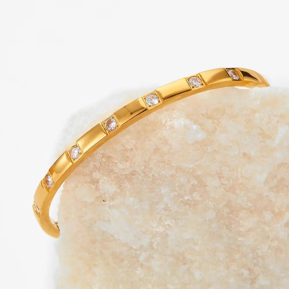 Clara – Armband minimalistisch Frau gold