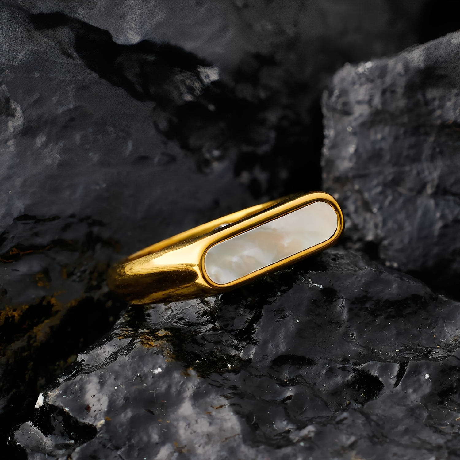 Lany – Geometrische Vintage Ring aus Weißem Perlmutt