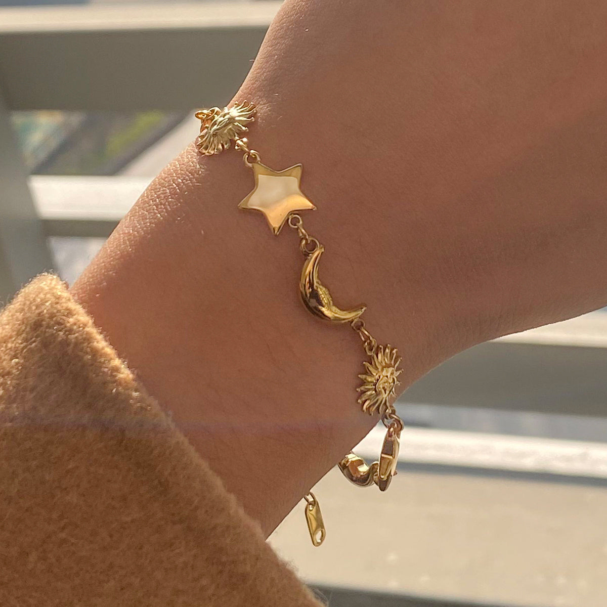 Celina – Armband Anhänger Stern, Mond und Sonne Gold