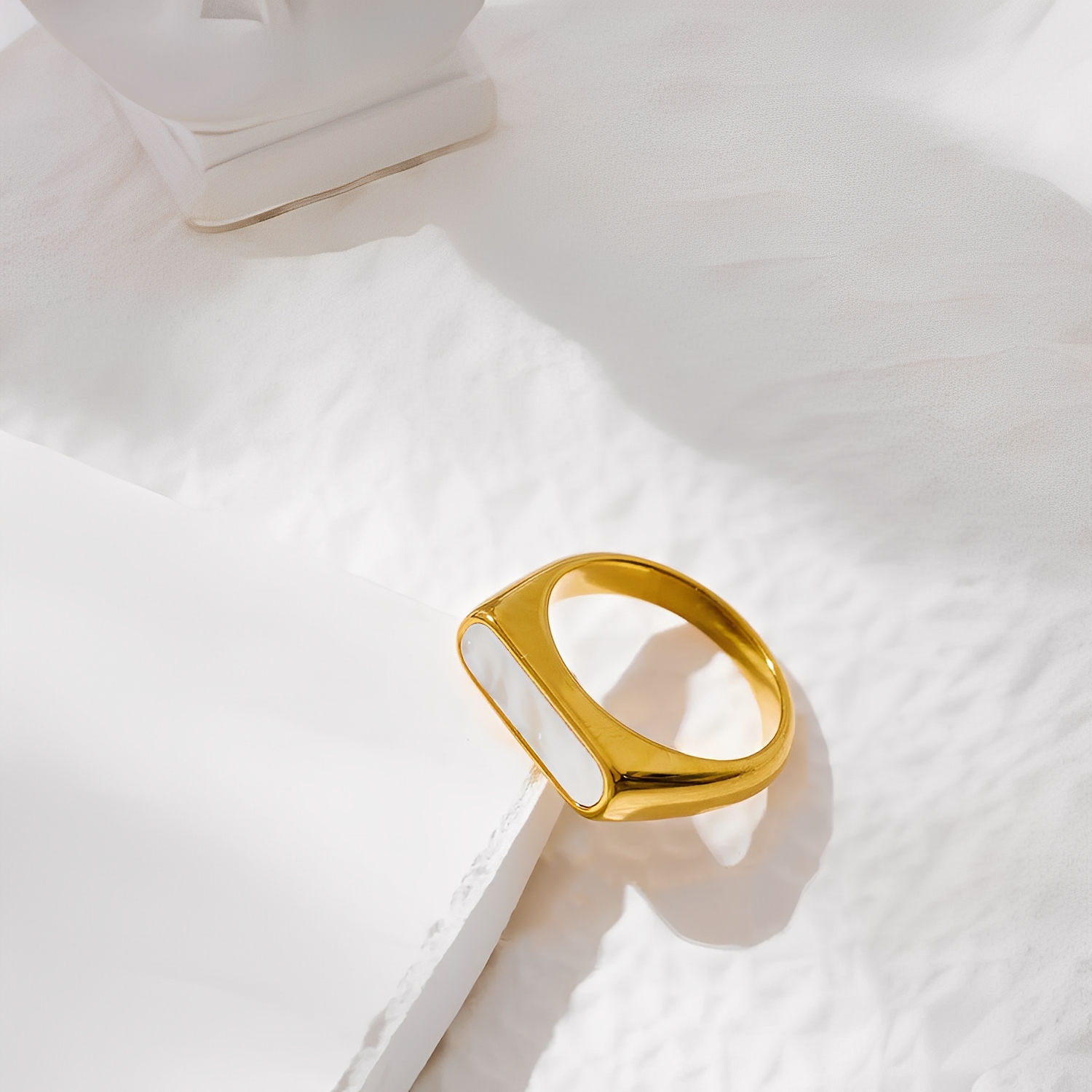 Lany – Geometrische Vintage Ring aus Weißem Perlmutt