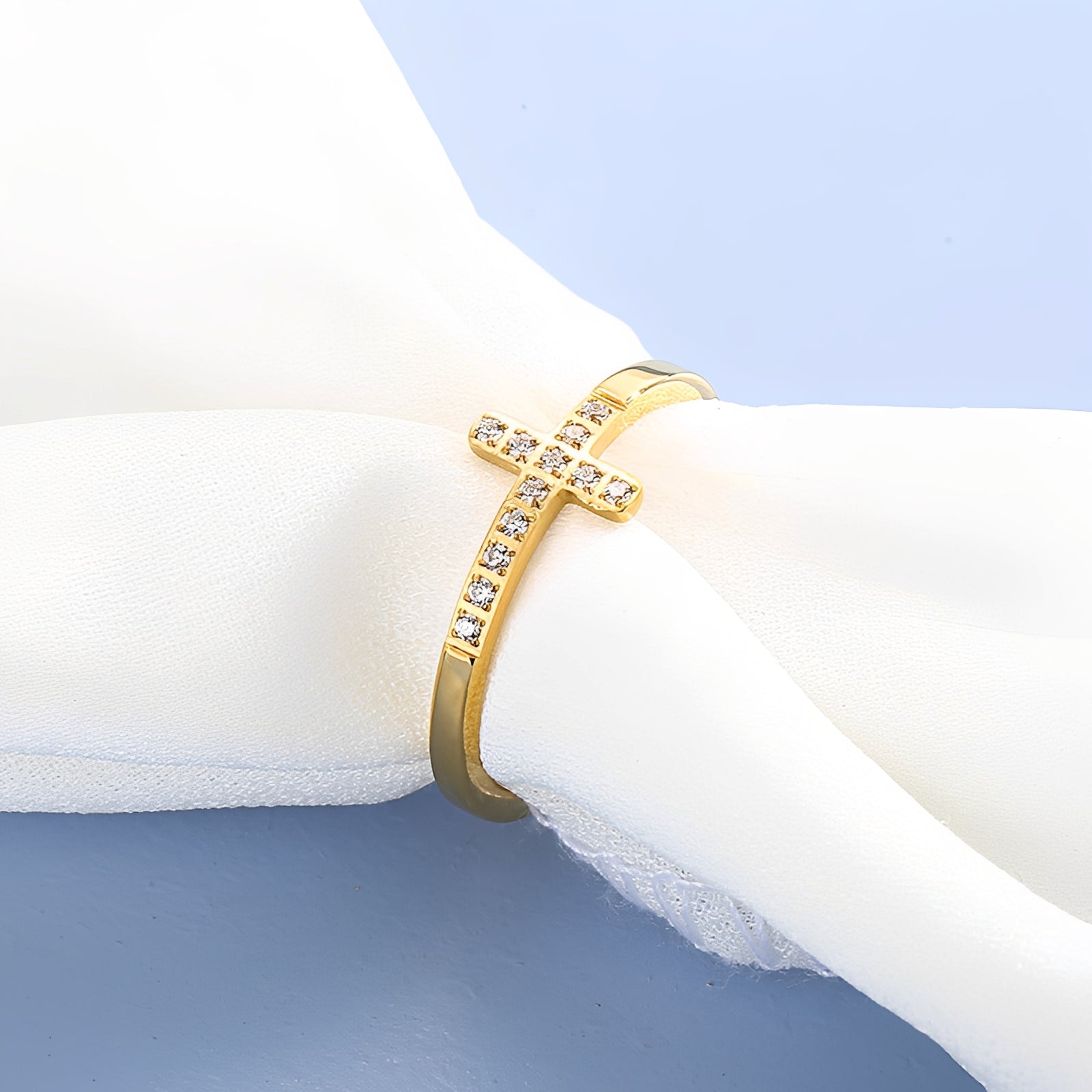 Juliette – Ring Goldenes Kreuz mit Leuchtenden Steinen