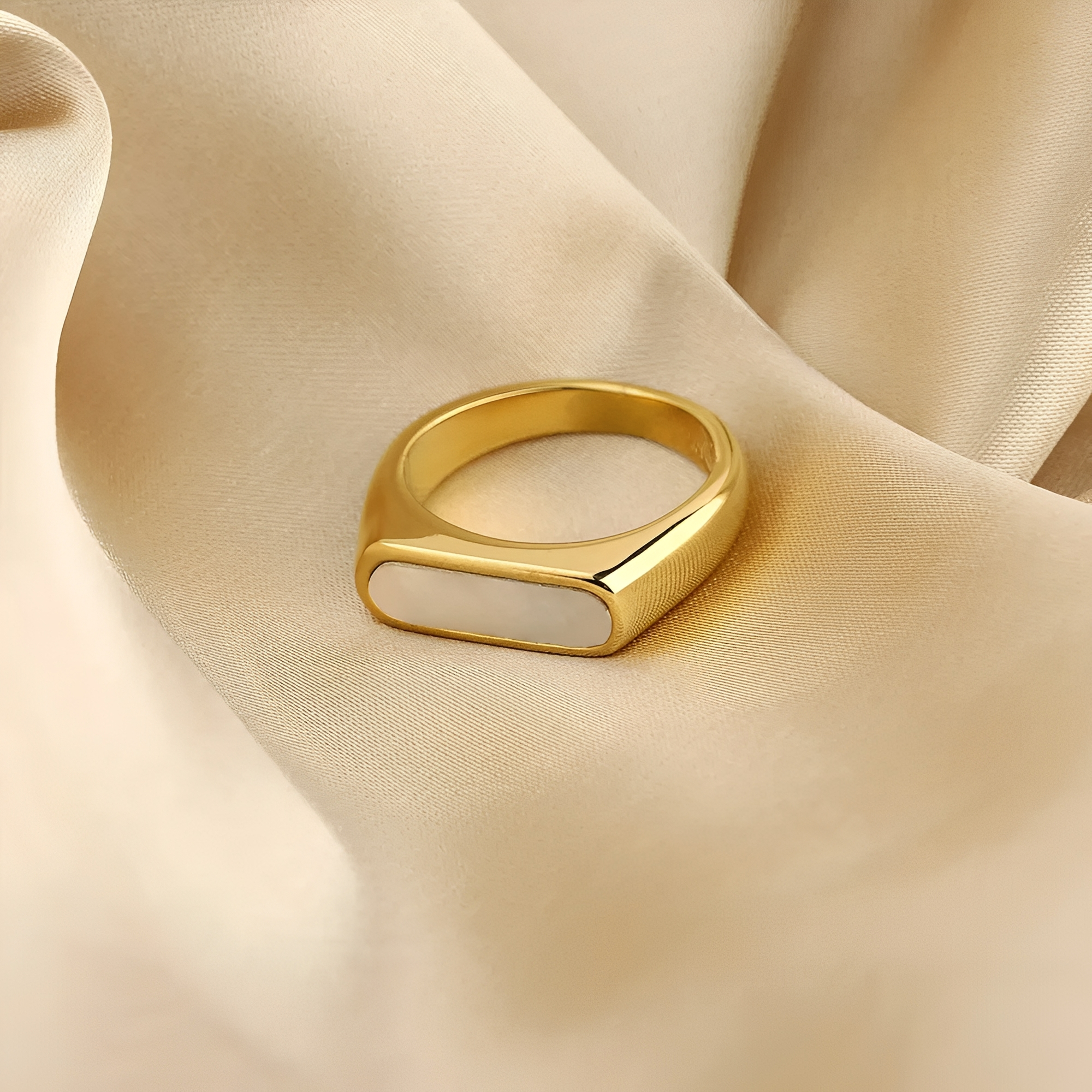 Lany – Geometrische Vintage Ring aus Weißem Perlmutt