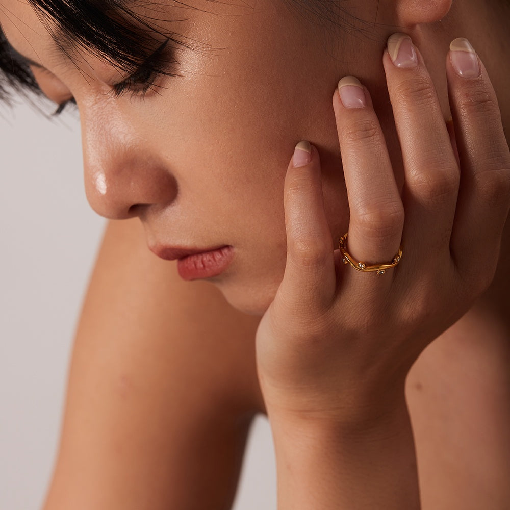 Willow – Ring Blatt Gold mit Zirkonia Verstellbar