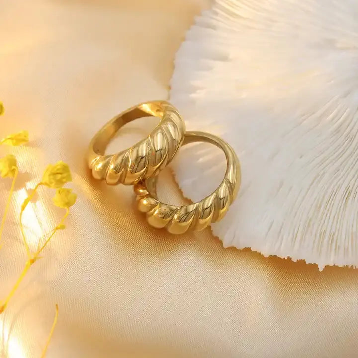 Zie – Retro-Ring mit gewellter, skulptierter Oberfläche