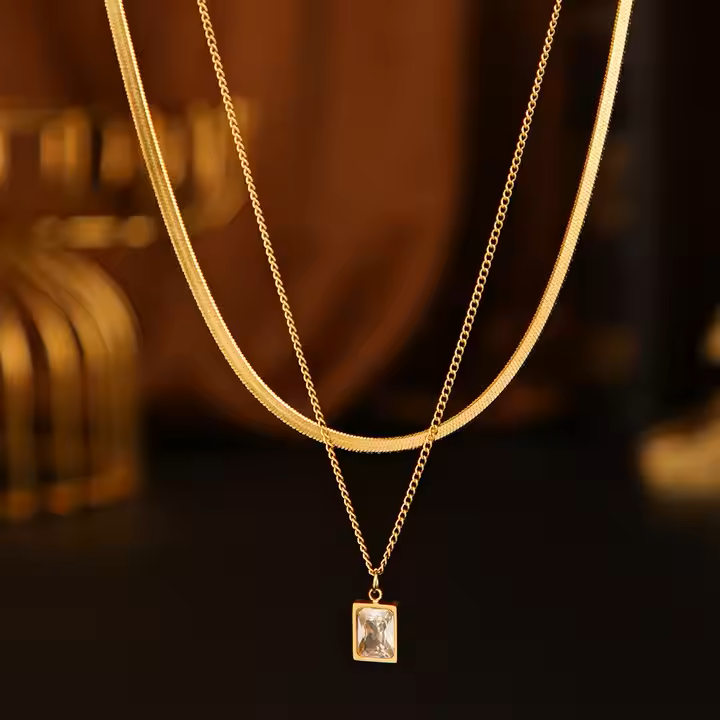 Viy – Eleganter Quadratischer Kristallanhänger