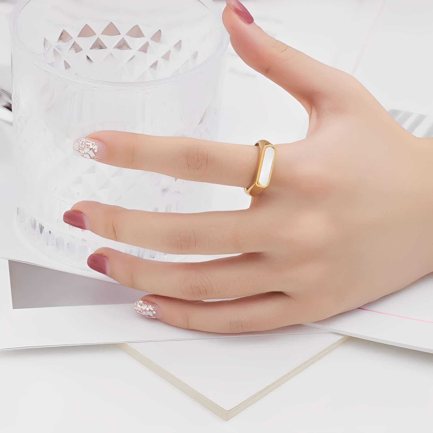 Lany – Geometrische Vintage Ring aus Weißem Perlmutt