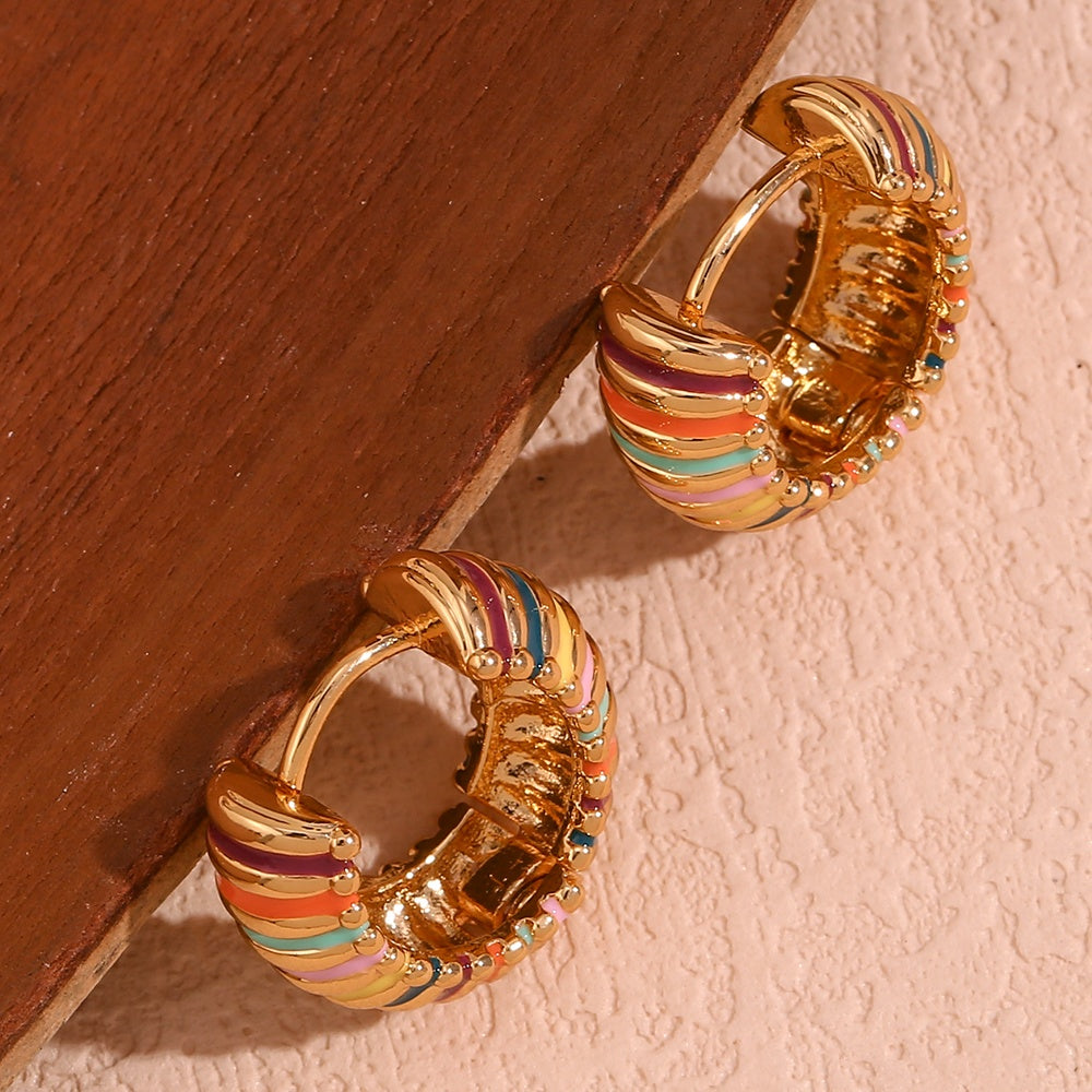 Chelsea – Goldene Kreolen mit Regenbogenstreifen