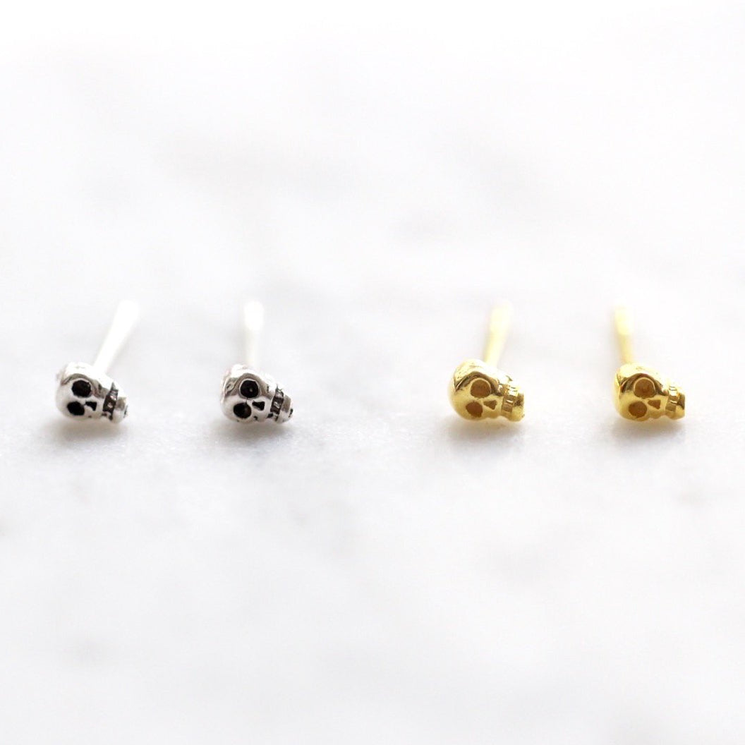 Reem - Kleine Totenkopf-Ohrstecker