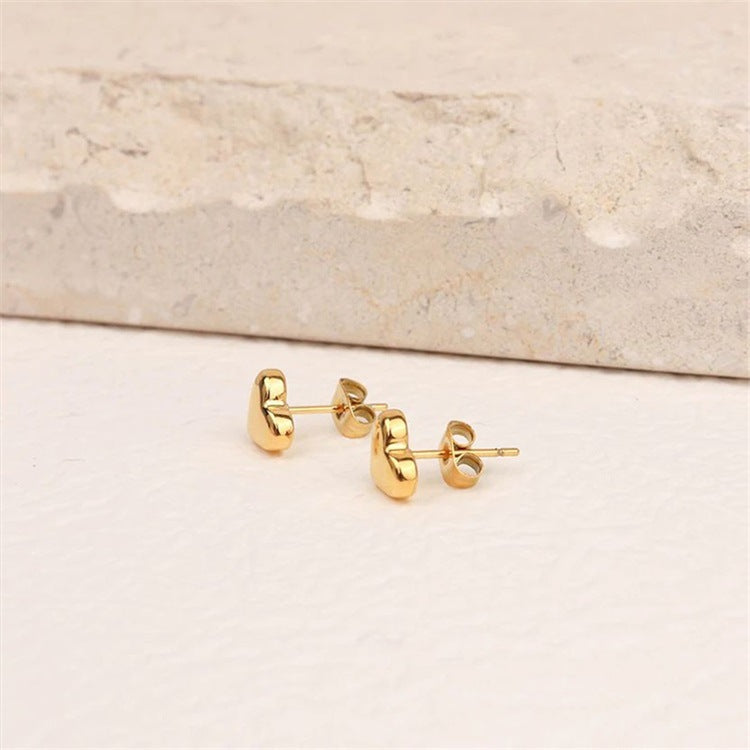 Mila – Ohrringe Stecker Herz Gold