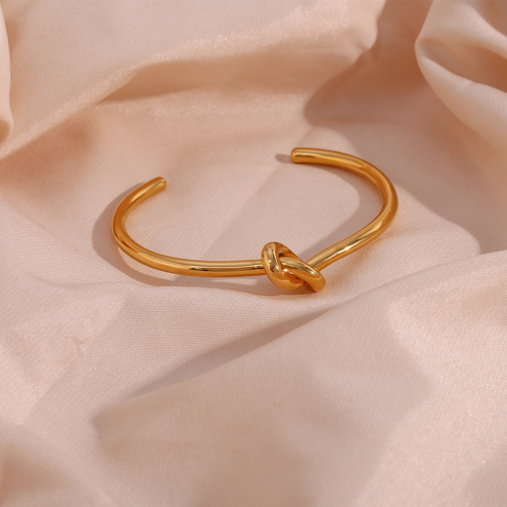 Louisa - Goldknoten Armreif