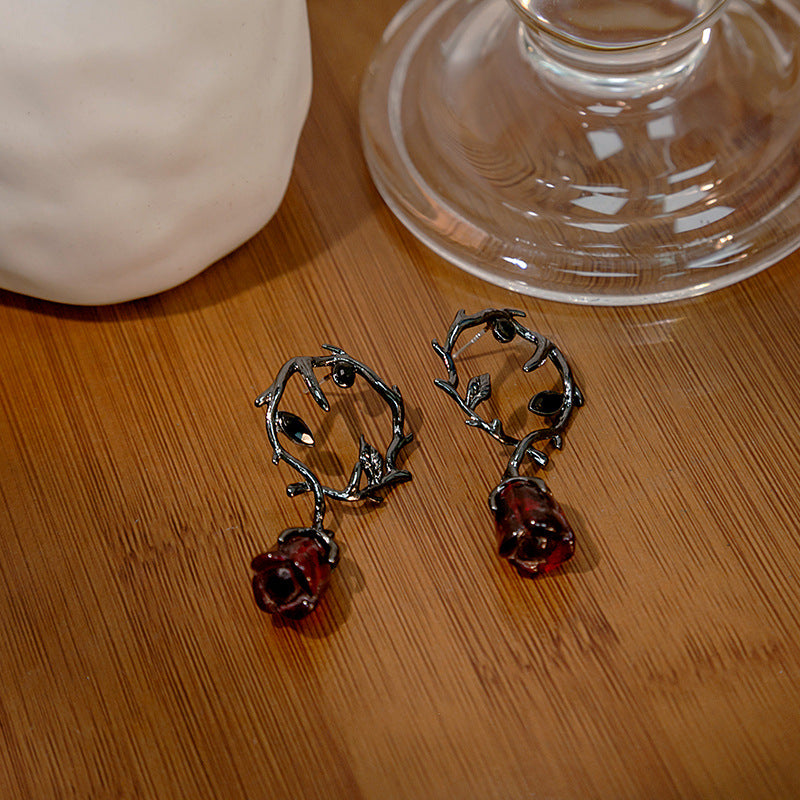 Rosalya – Ohrringe Rote Rose & Dunkle Brombeere