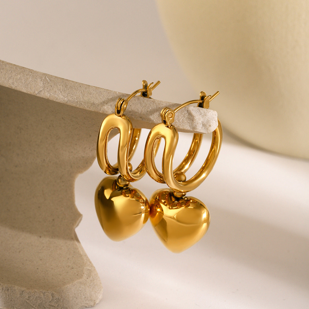 Audrey - Herz-Ohrringe aus Gold