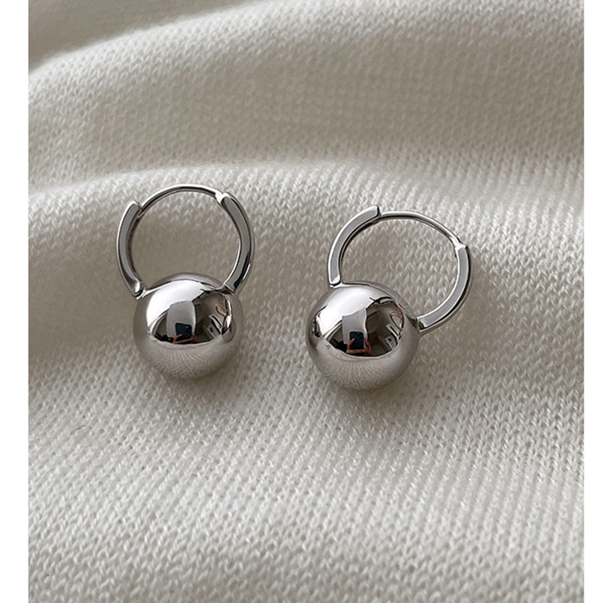 Ellie – Kugel-Ohrringe aus Sterlingsilber mit feinem Stift