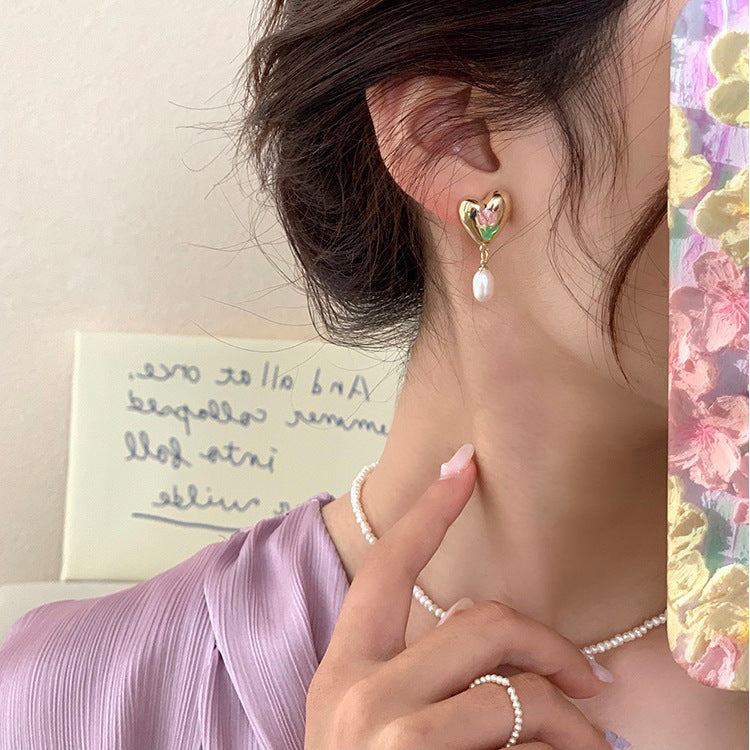 Tulisa – Emaillierter Tulpenherz-Ring mit Perle