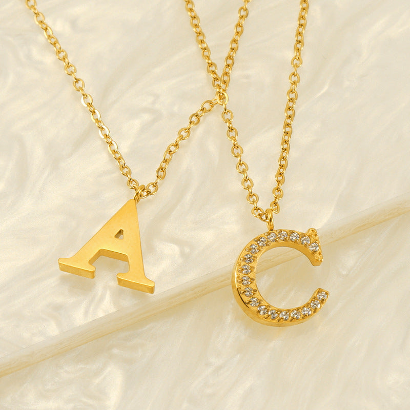 Flora – Kette Buchstabe Fein und Elegant