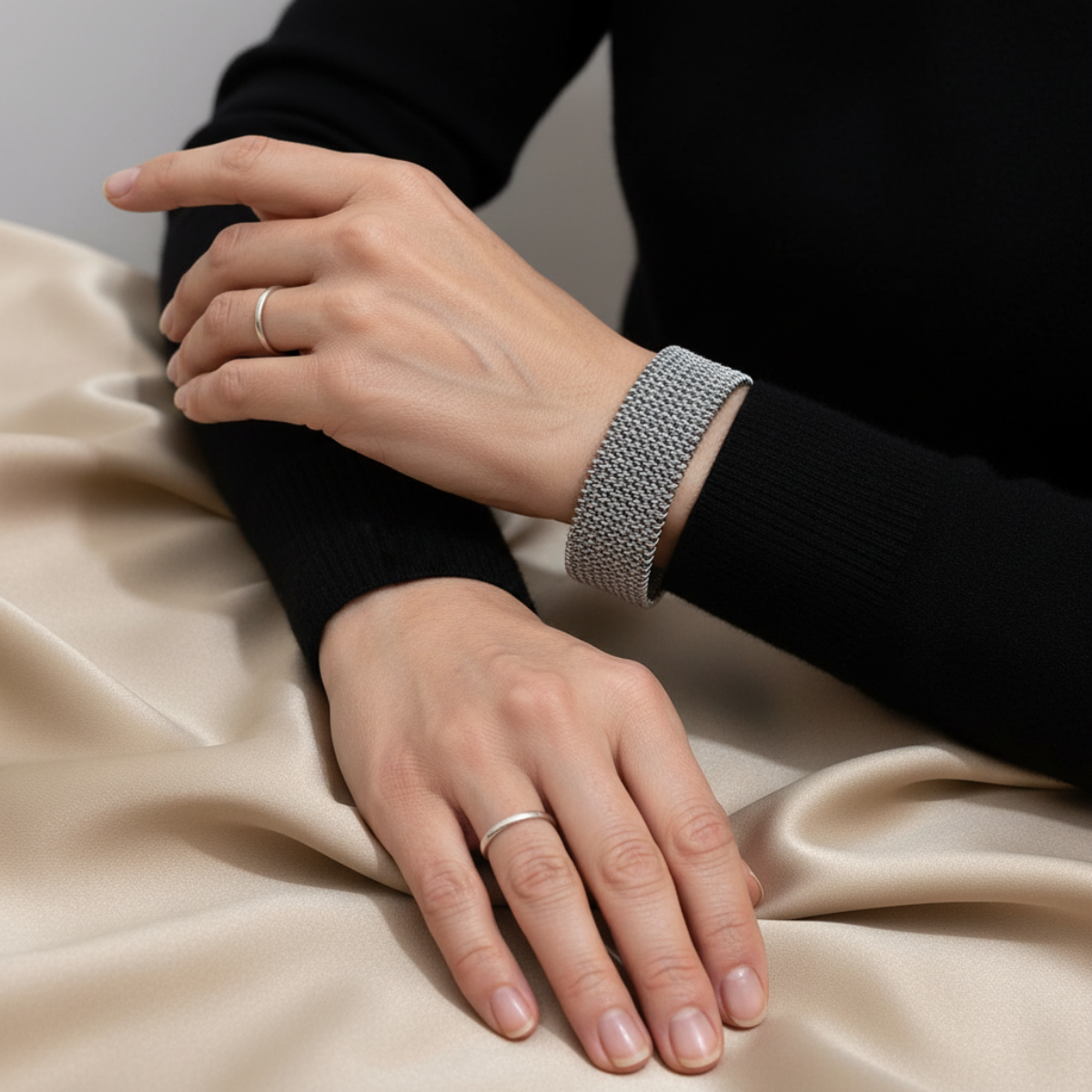 Raya – Armband aus Titanstahl mit geprägtem Kabel