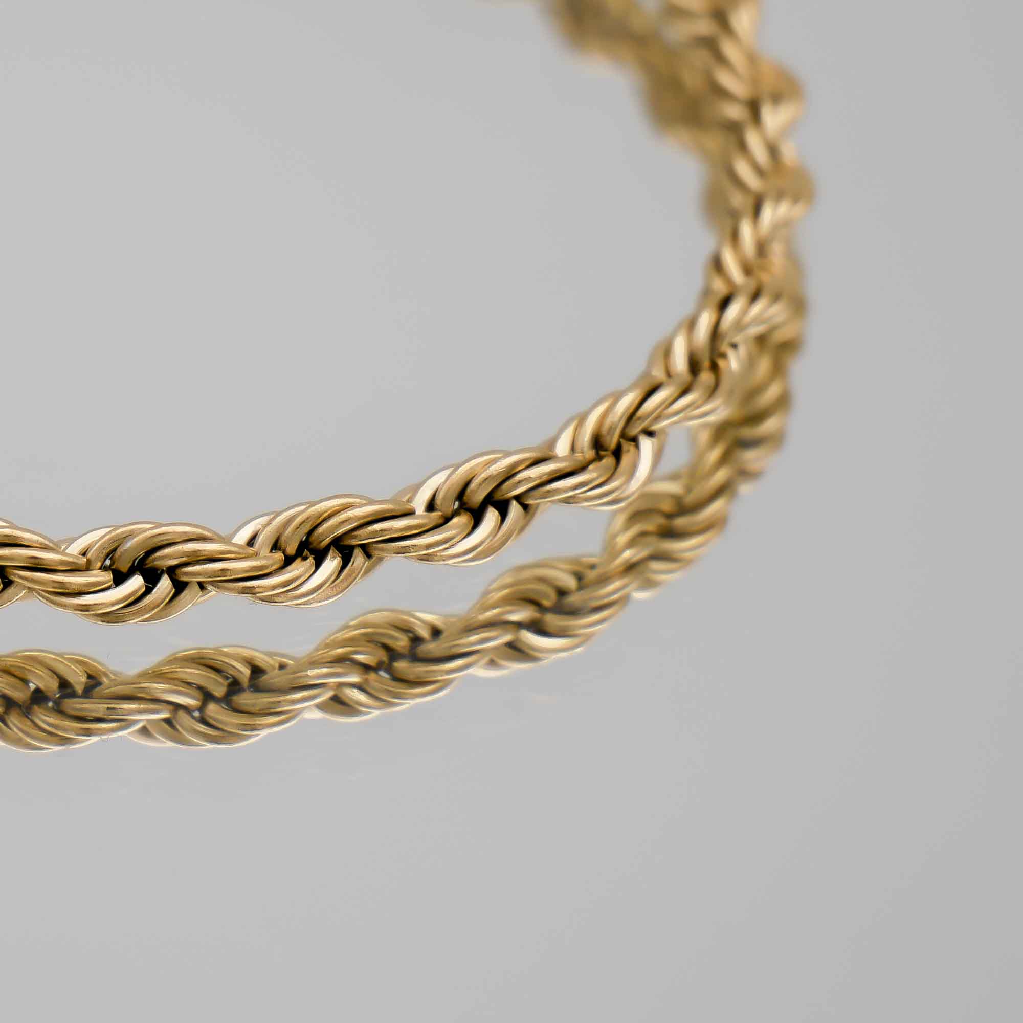 Ines – Gedrehter Edelstahlarmband
