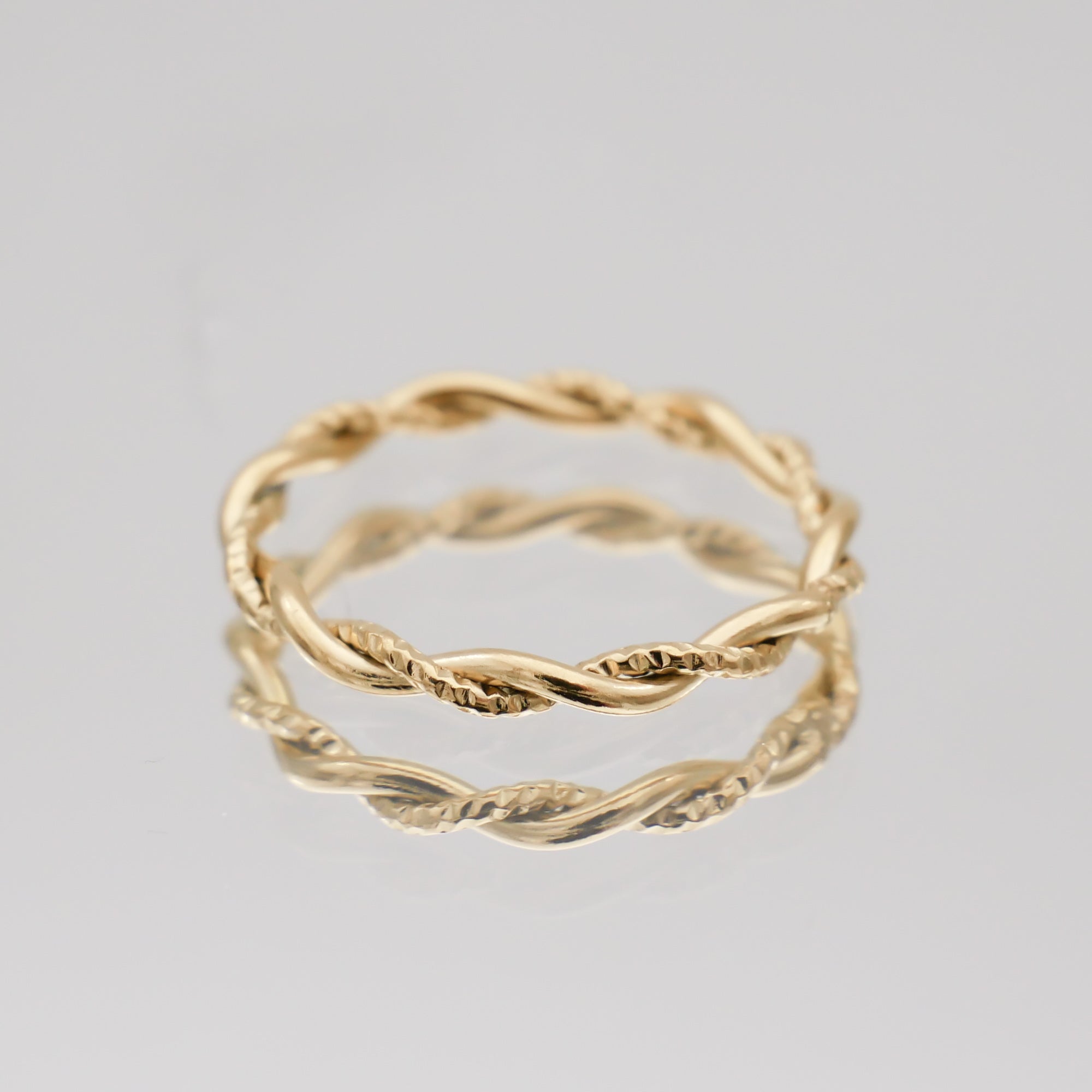 Aïcha – Gedrehter Ring im raffinierten Stil