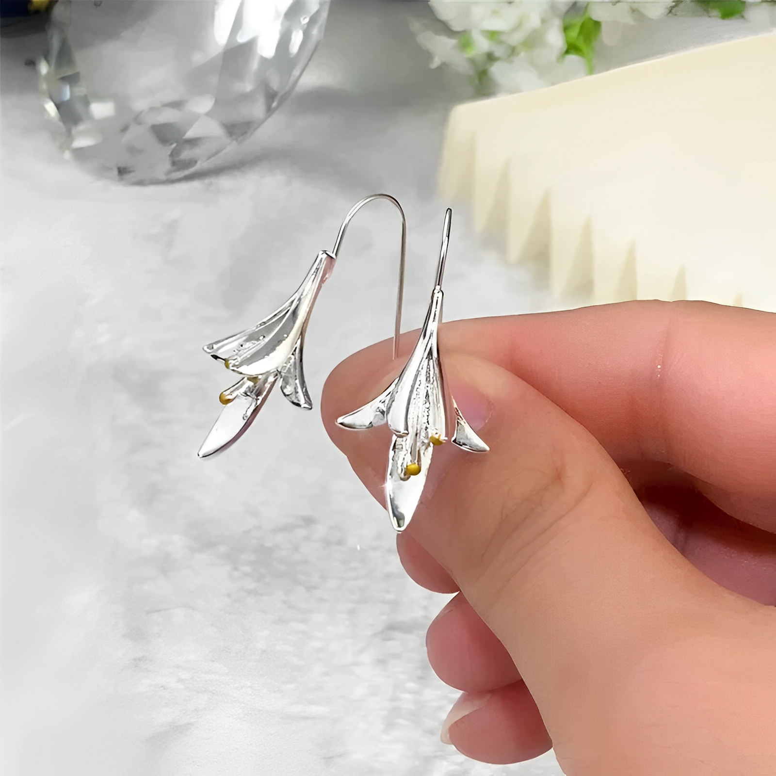 Amara – Ohrringe Zarte Blume aus Silber