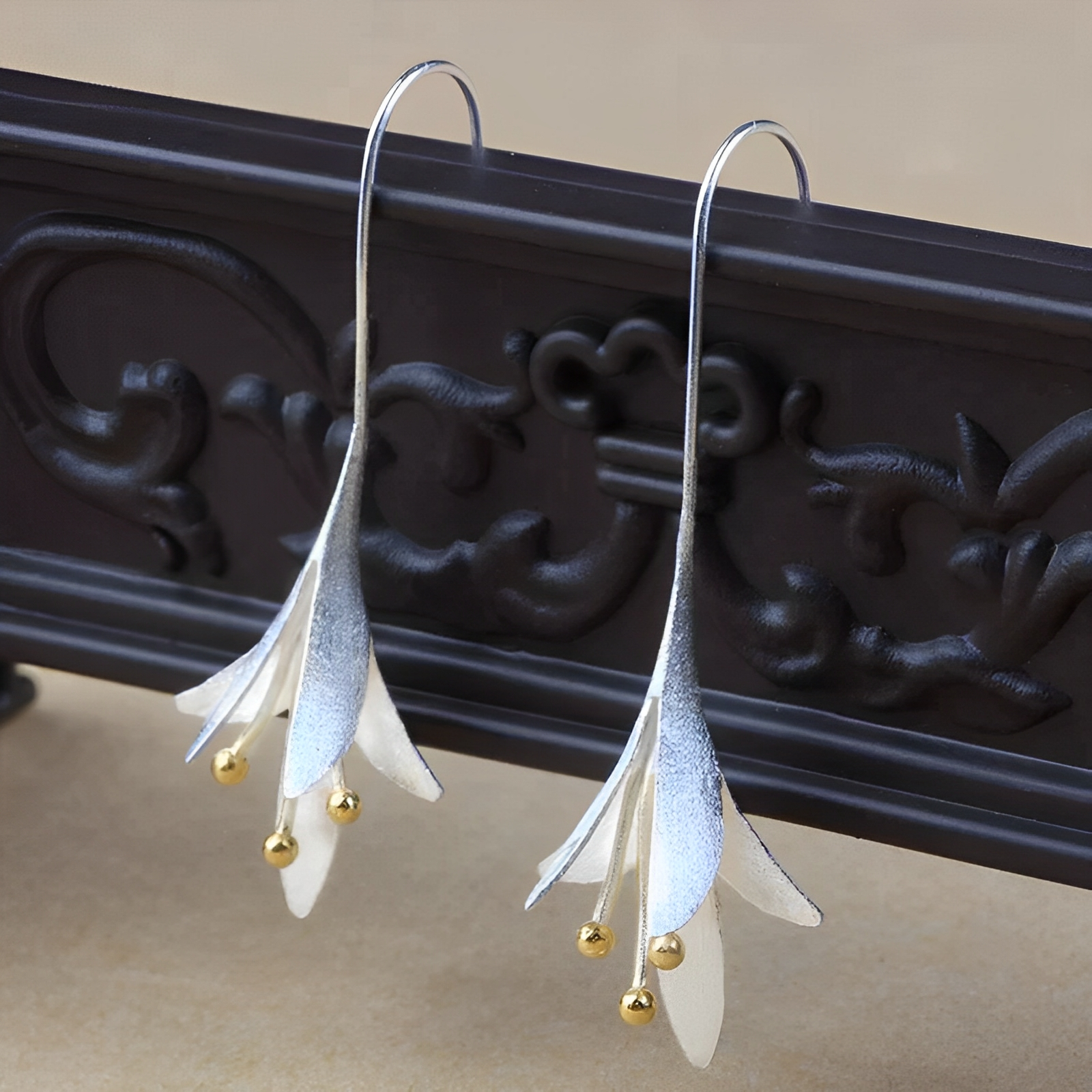 Amara – Ohrringe Zarte Blume aus Silber