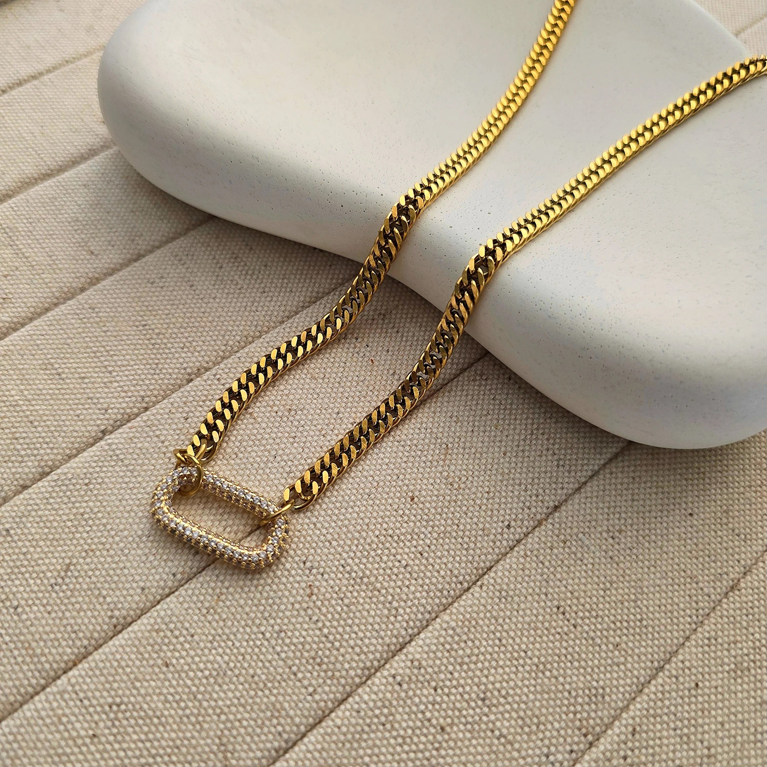Cleo – Geometrische Strass-Halskette für Schlüsselbein