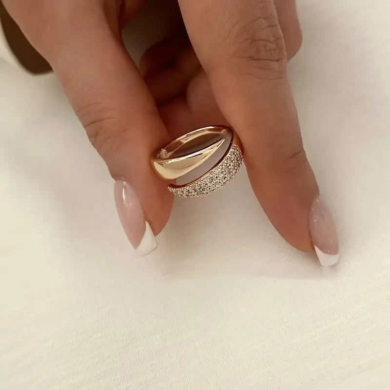 Emiko – Ring Gelbgold mit Leuchtenden Steinen