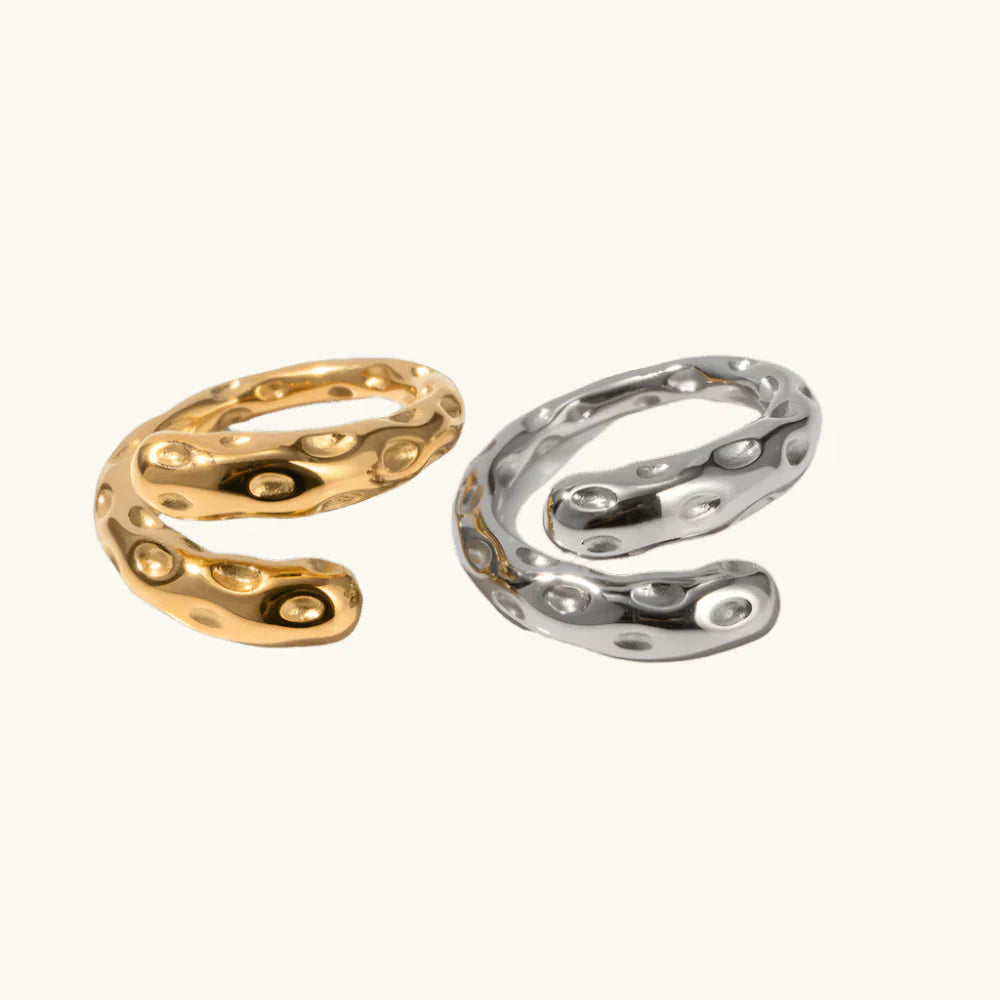 Helena – Vintage Gehämmertes Armband aus Stahl