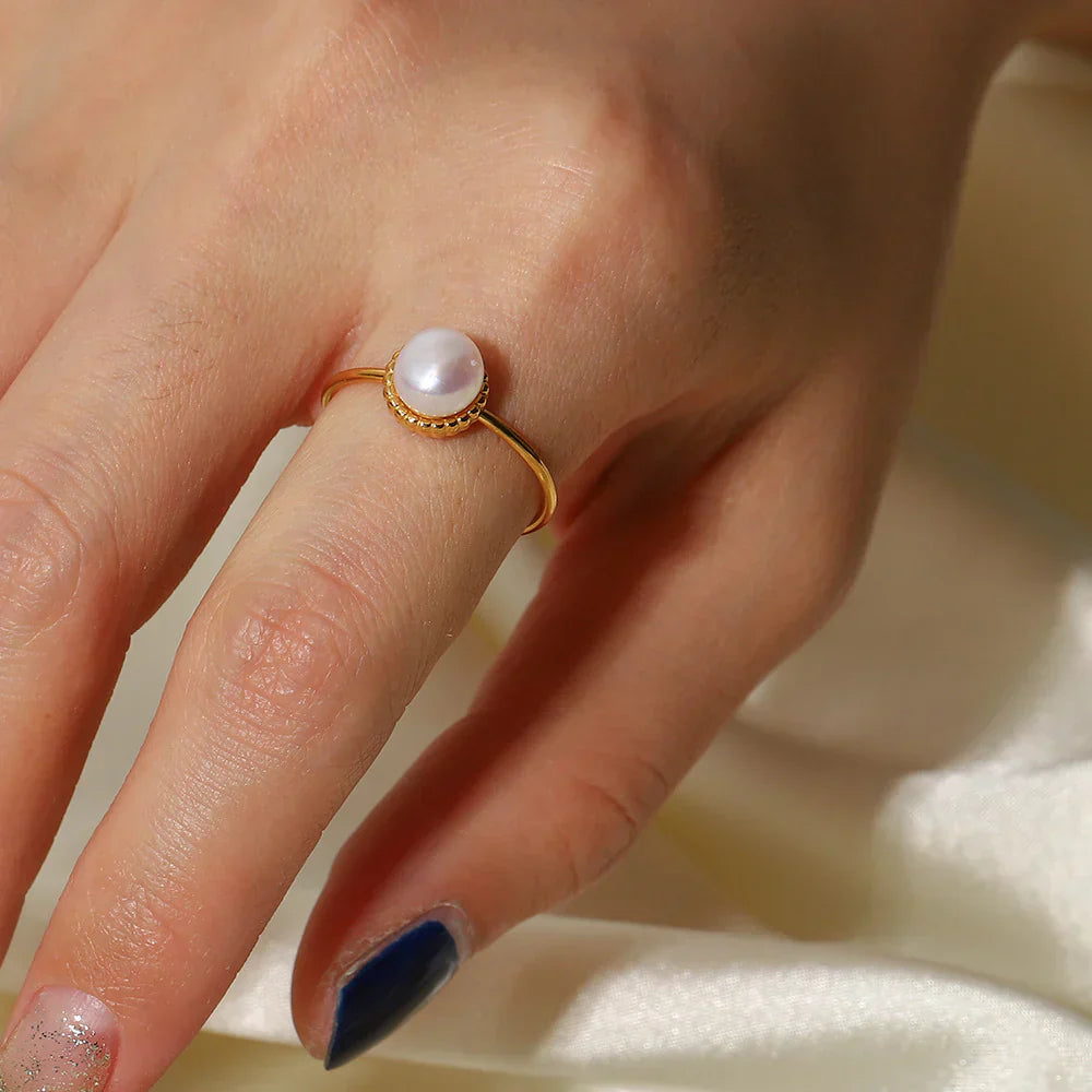 Solis – Goldener Ring mit Perle