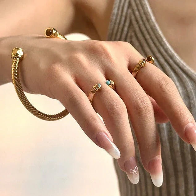 Thea – Elegantes Goldenes Armband